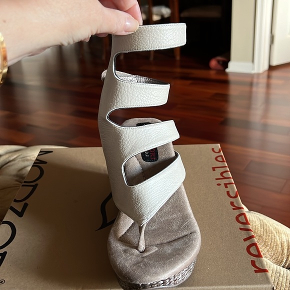 Modzori reversible high wedge size 7 off white and prefer. Arch support, padding - Picture 3 of 11